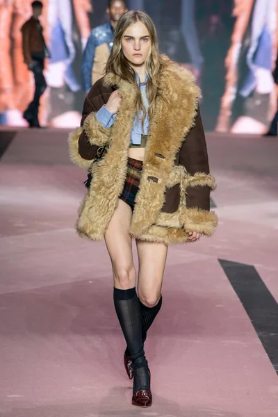 Look 48